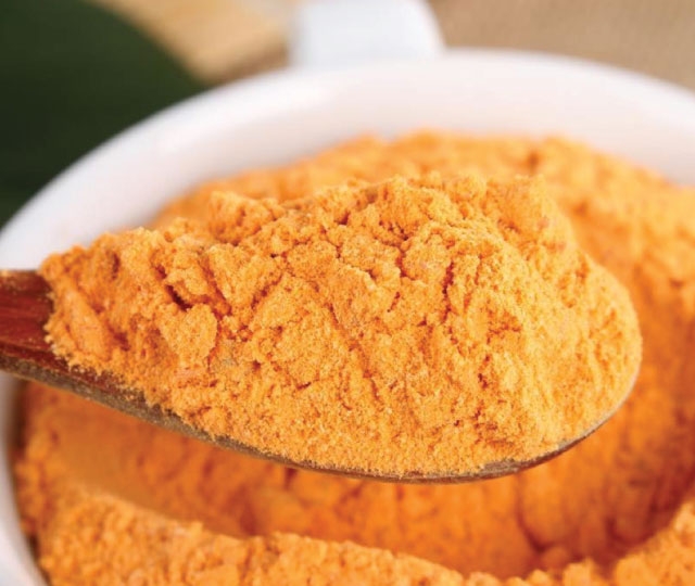 Pure carrot powder is good for health and beauty