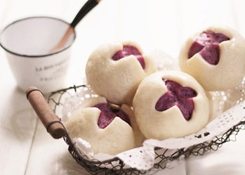 Making purple sweet potato dumplings is very simple and delicious when using purple sweet potato powder of goodprice.vn